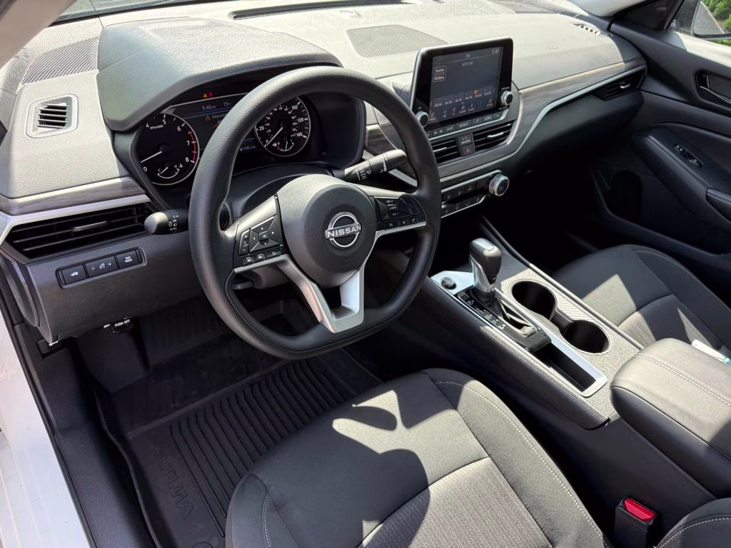 2026 Glacier White Nissan Altima 2.5 SV FWD Sedan