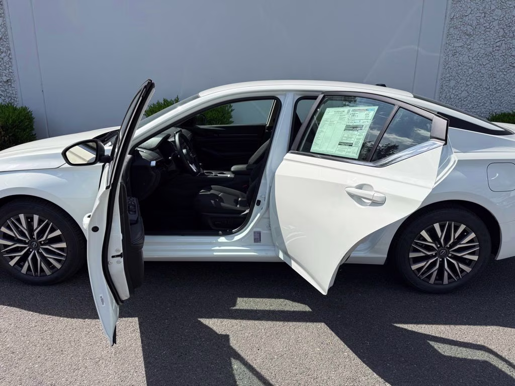 2026 Glacier White Nissan Altima 2.5 SV FWD Sedan