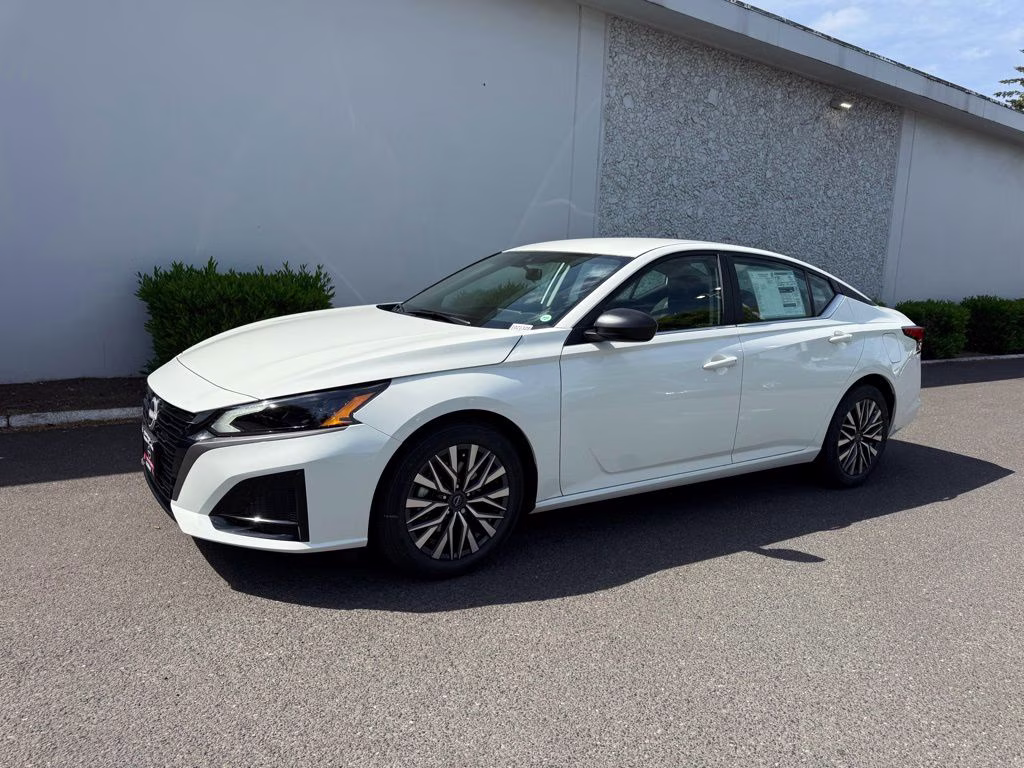 2026 Glacier White Nissan Altima 2.5 SV FWD Sedan
