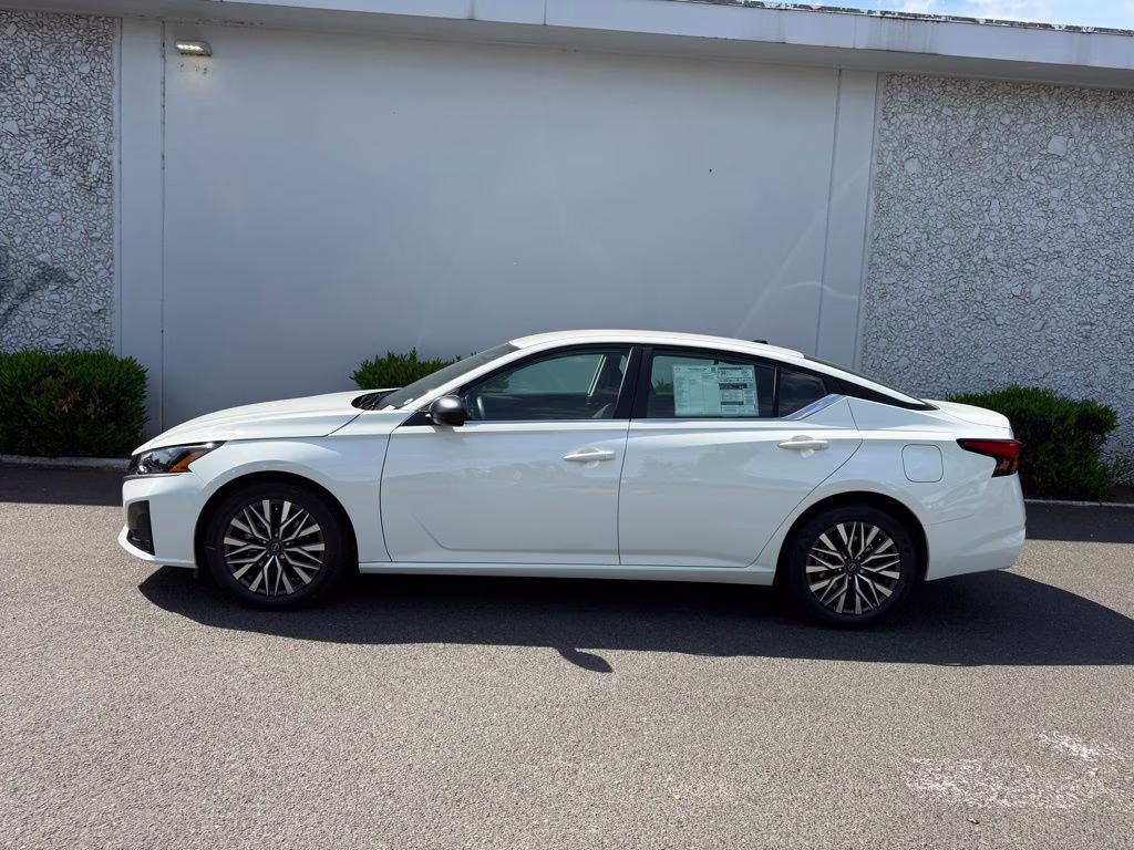 2026 Glacier White Nissan Altima 2.5 SV FWD Sedan