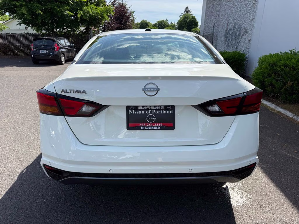 2026 Glacier White Nissan Altima 2.5 SV FWD Sedan