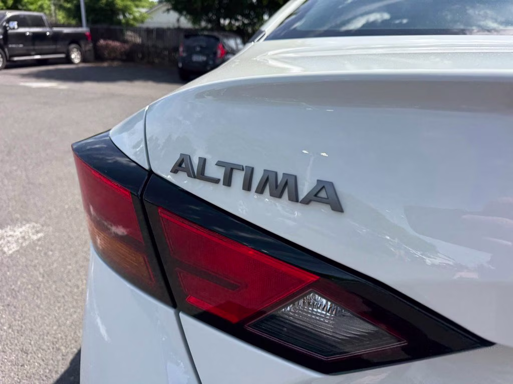 2026 Glacier White Nissan Altima 2.5 SV FWD Sedan