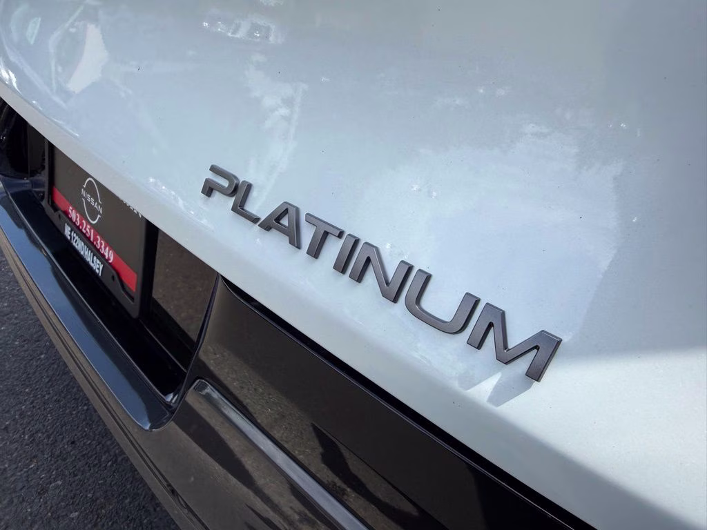 2026 Everest White Pearl/Black Nissan Murano Platinum AWD SUV