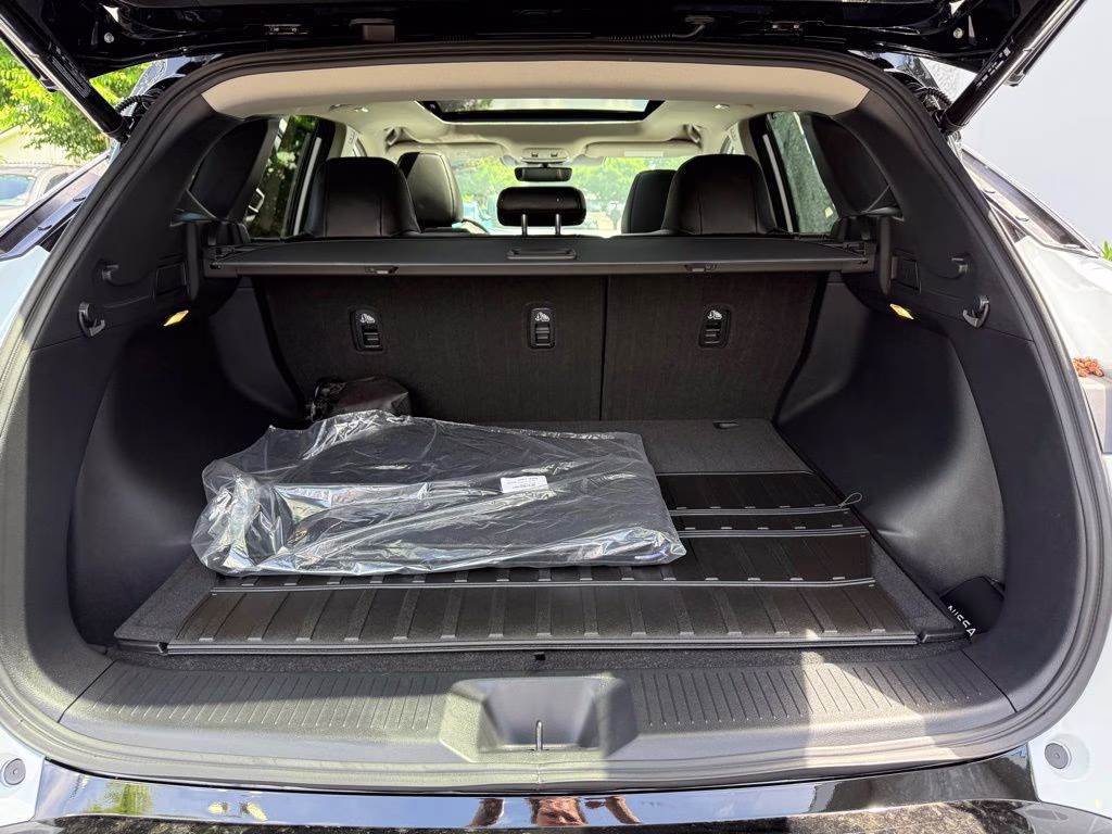 2026 Everest White Pearl/Black Nissan Murano Platinum AWD SUV