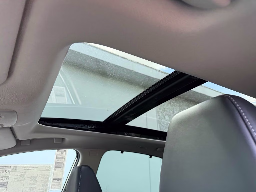 2026 Everest White Pearl/Black Nissan Murano Platinum AWD SUV