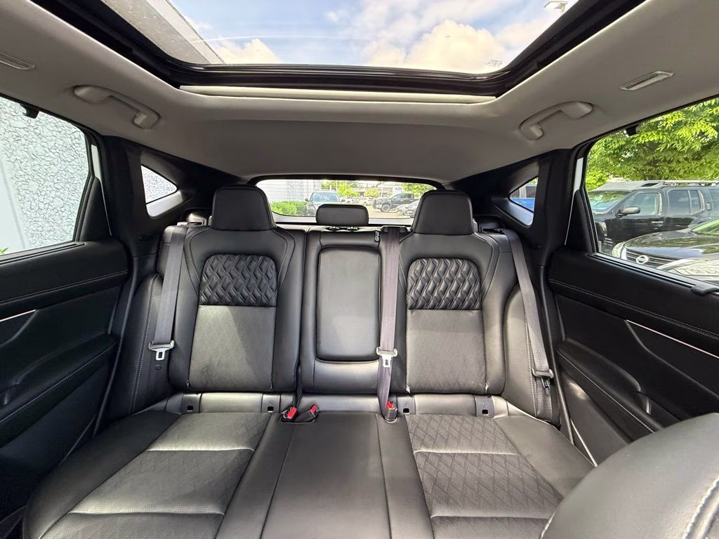 2026 Everest White Pearl/Black Nissan Murano Platinum AWD SUV