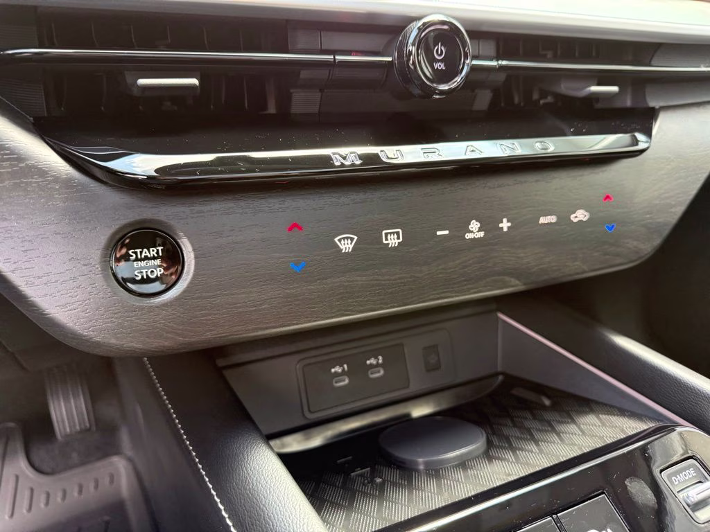 2026 Everest White Pearl/Black Nissan Murano Platinum AWD SUV