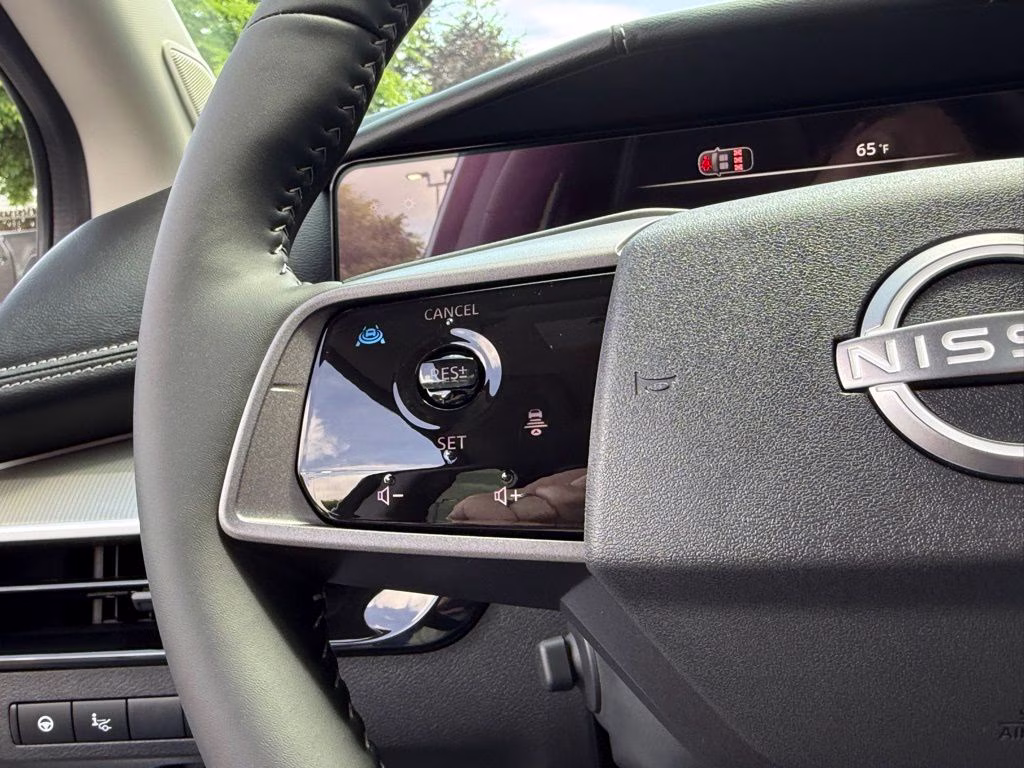 2026 Everest White Pearl/Black Nissan Murano Platinum AWD SUV