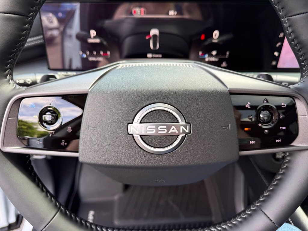 2026 Everest White Pearl/Black Nissan Murano Platinum AWD SUV