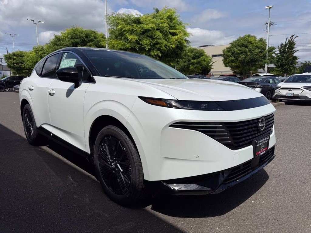 2026 Everest White Pearl/Black Nissan Murano Platinum AWD SUV