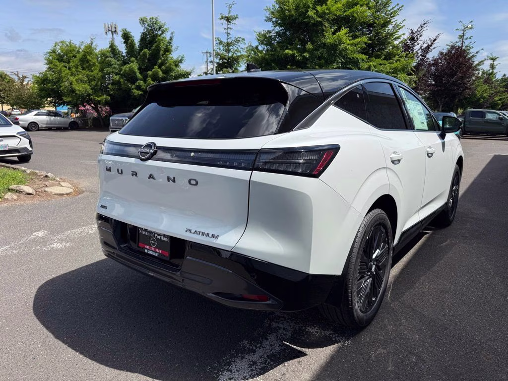 2026 Everest White Pearl/Black Nissan Murano Platinum AWD SUV