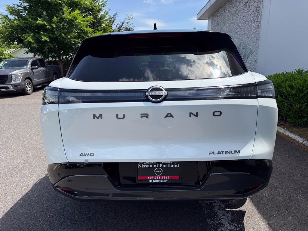 2026 Everest White Pearl/Black Nissan Murano Platinum AWD SUV