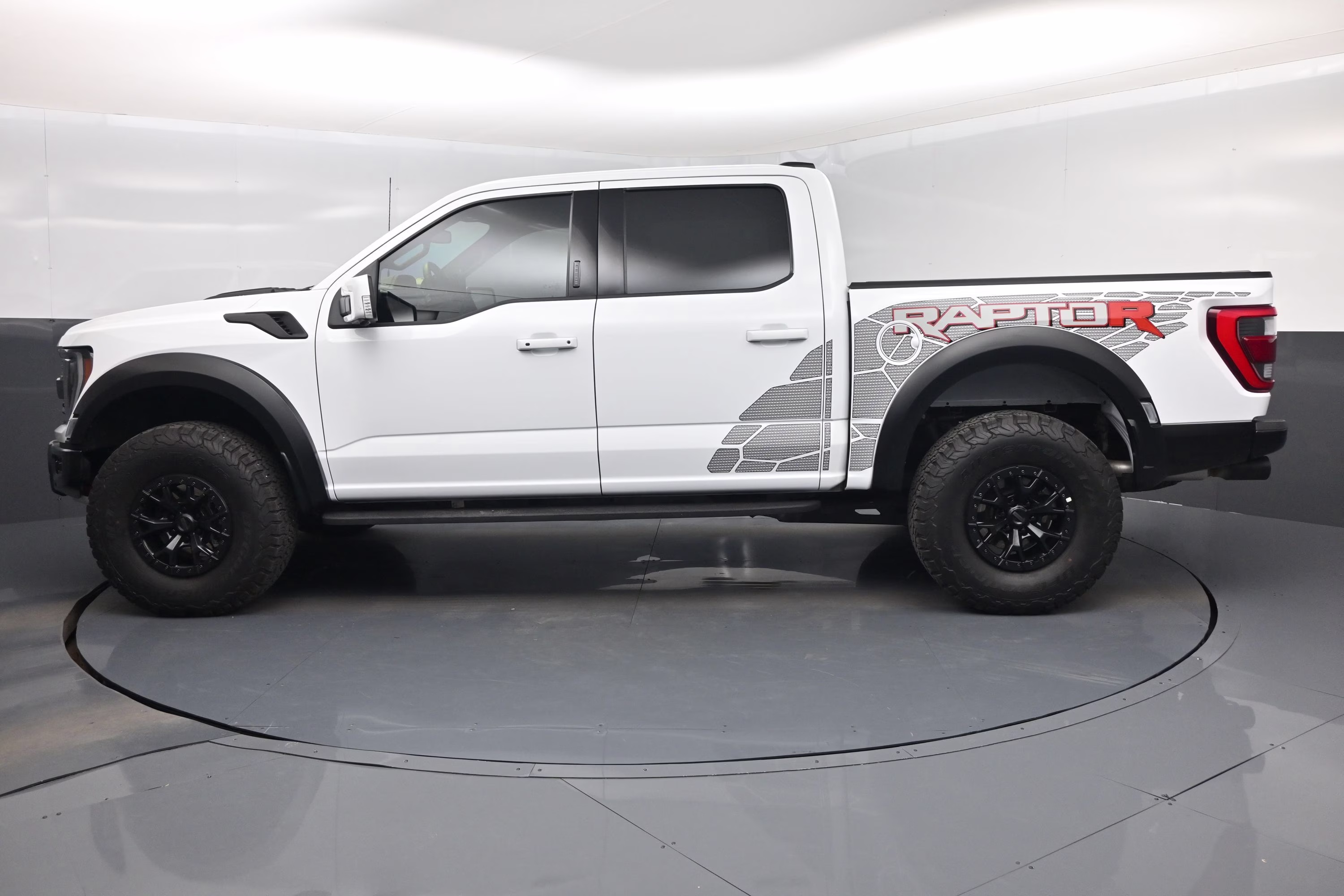 2023 Oxford White Ford F-150 Raptor 4X4 Truck