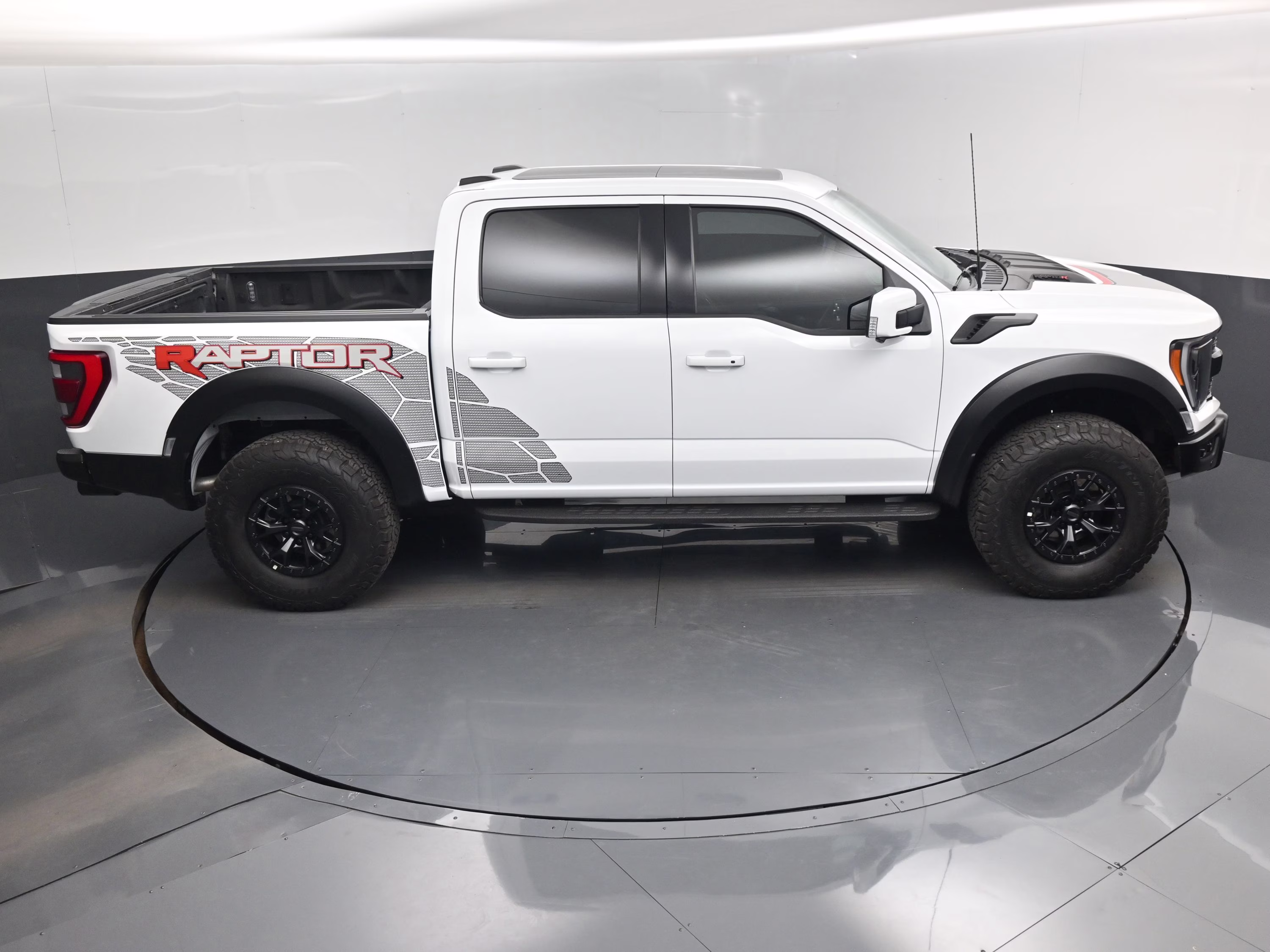 2023 Oxford White Ford F-150 Raptor 4X4 Truck