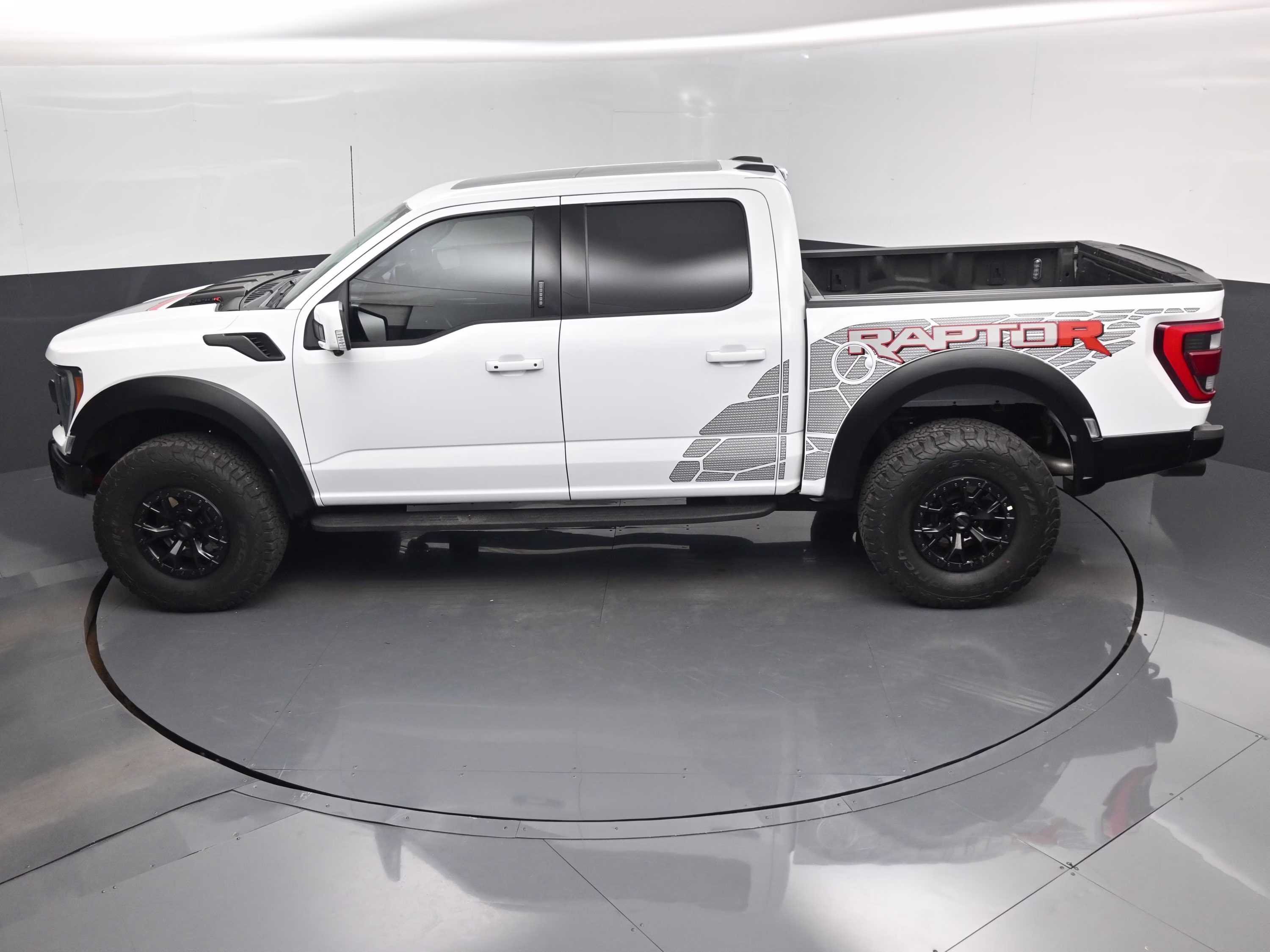 2023 Oxford White Ford F-150 Raptor 4X4 Truck