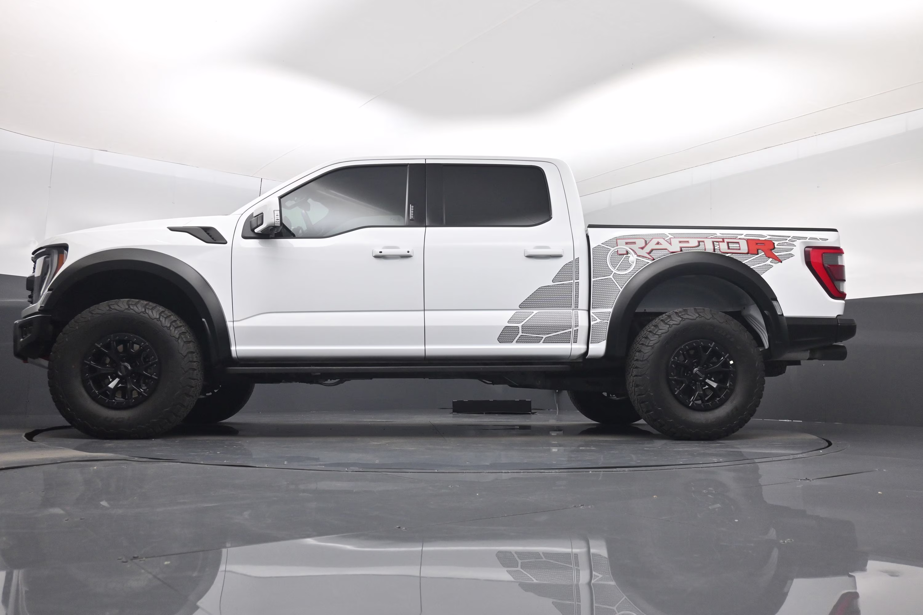 2023 Oxford White Ford F-150 Raptor 4X4 Truck