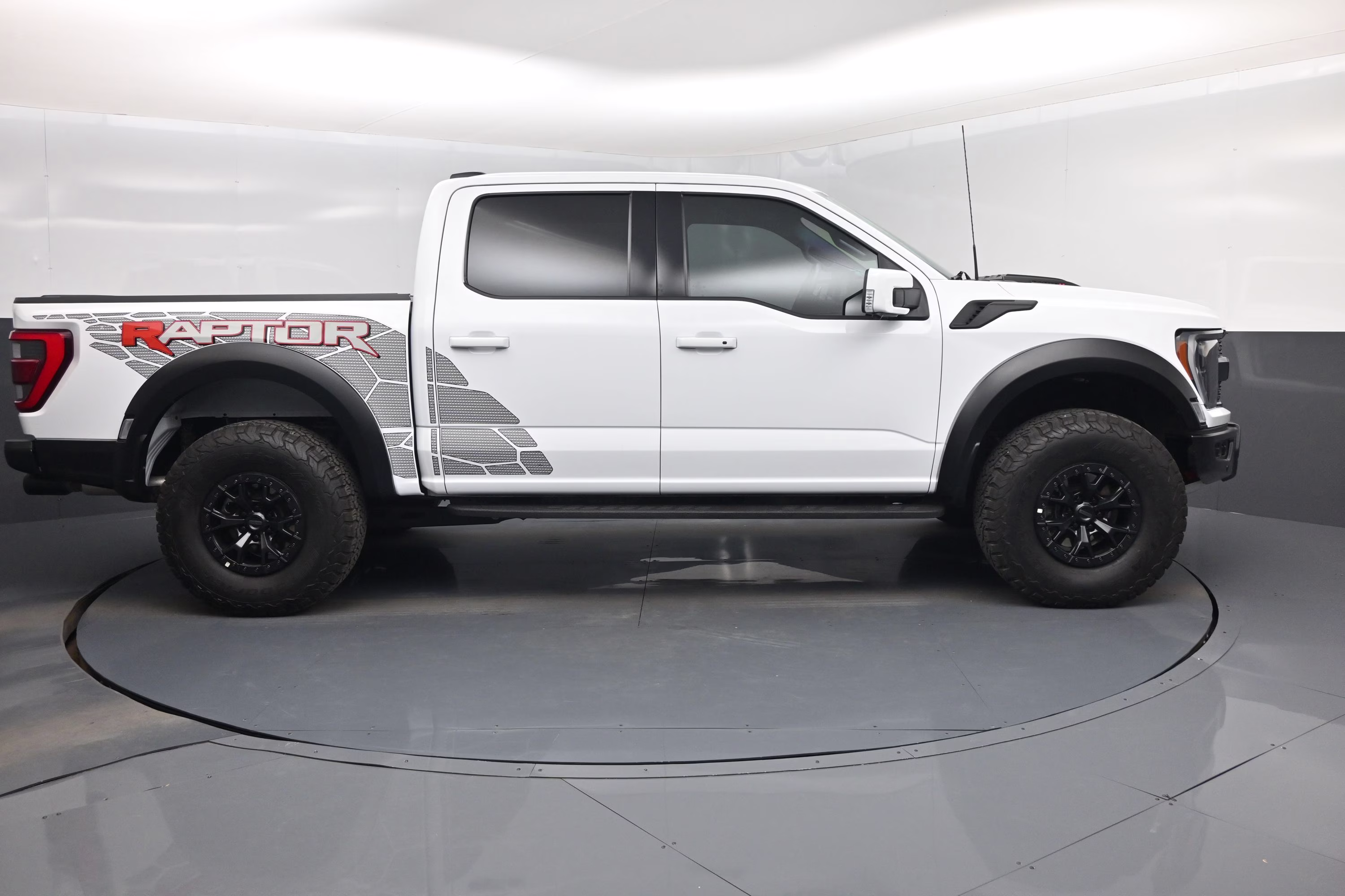 2023 Oxford White Ford F-150 Raptor 4X4 Truck