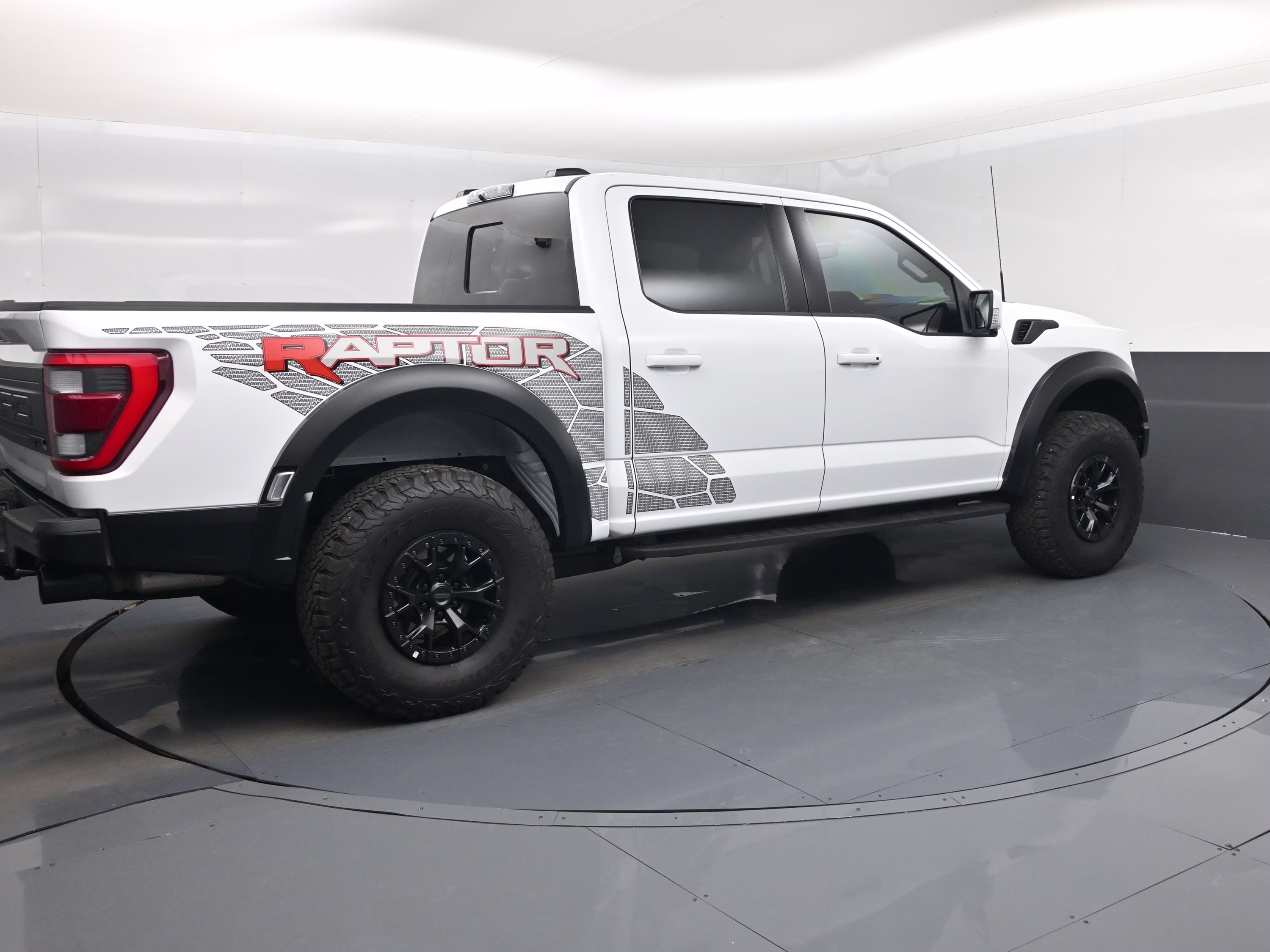 2023 Oxford White Ford F-150 Raptor 4X4 Truck