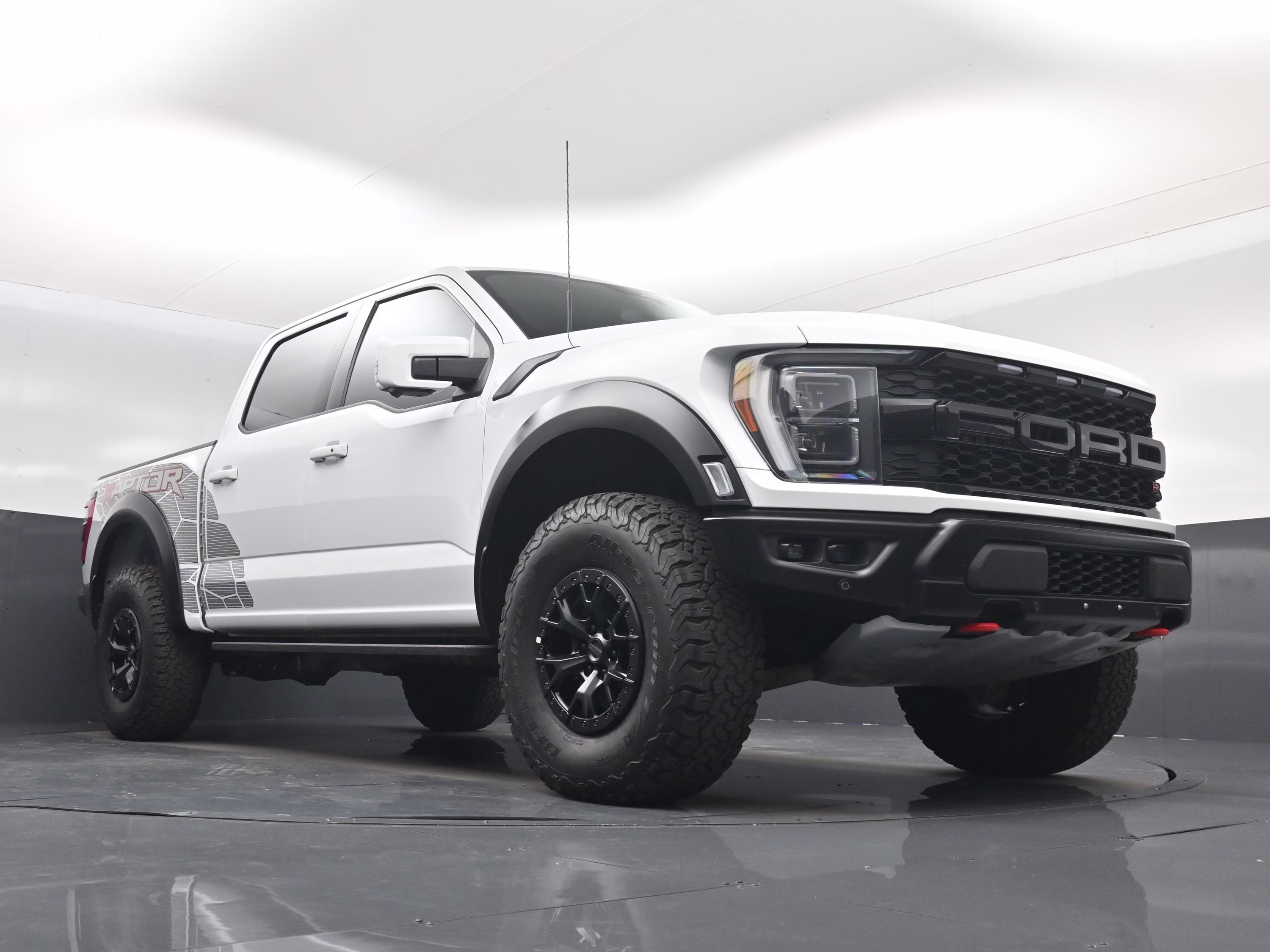 2023 Oxford White Ford F-150 Raptor 4X4 Truck