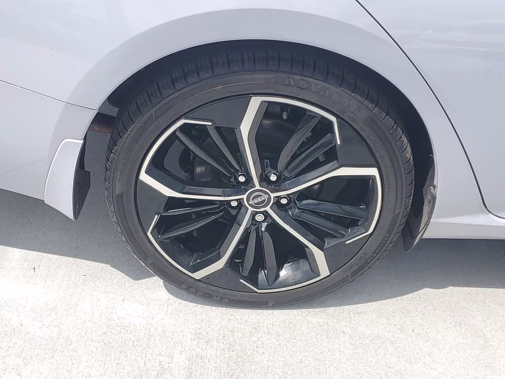 2024 Gray Sky Pearl Nissan Altima 2.5 SR FWD Sedan