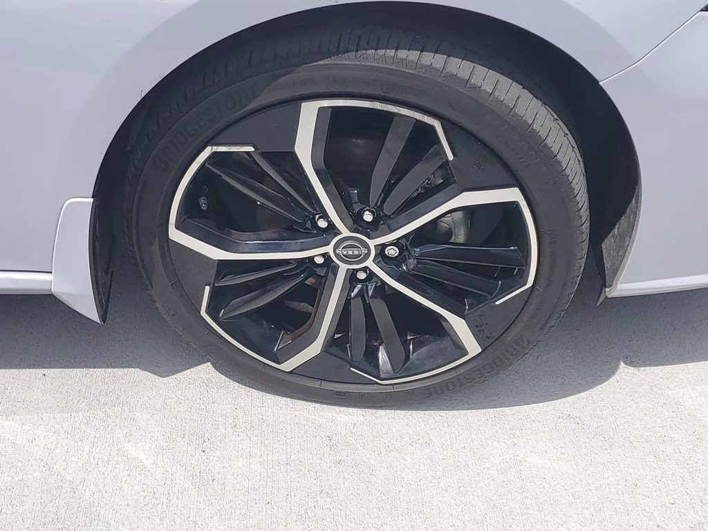 2024 Gray Sky Pearl Nissan Altima 2.5 SR FWD Sedan