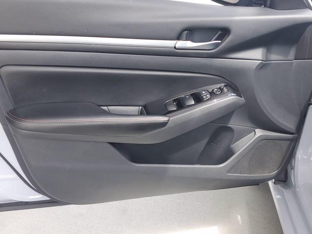 2024 Gray Sky Pearl Nissan Altima 2.5 SR FWD Sedan