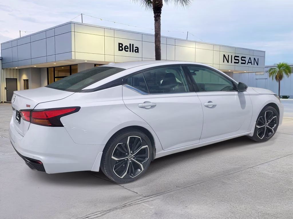 2024 Gray Sky Pearl Nissan Altima 2.5 SR FWD Sedan