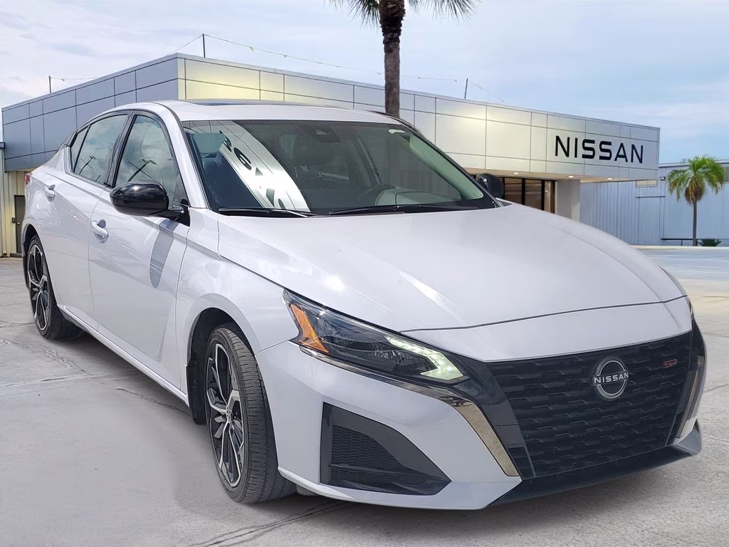 2024 Gray Sky Pearl Nissan Altima 2.5 SR FWD Sedan