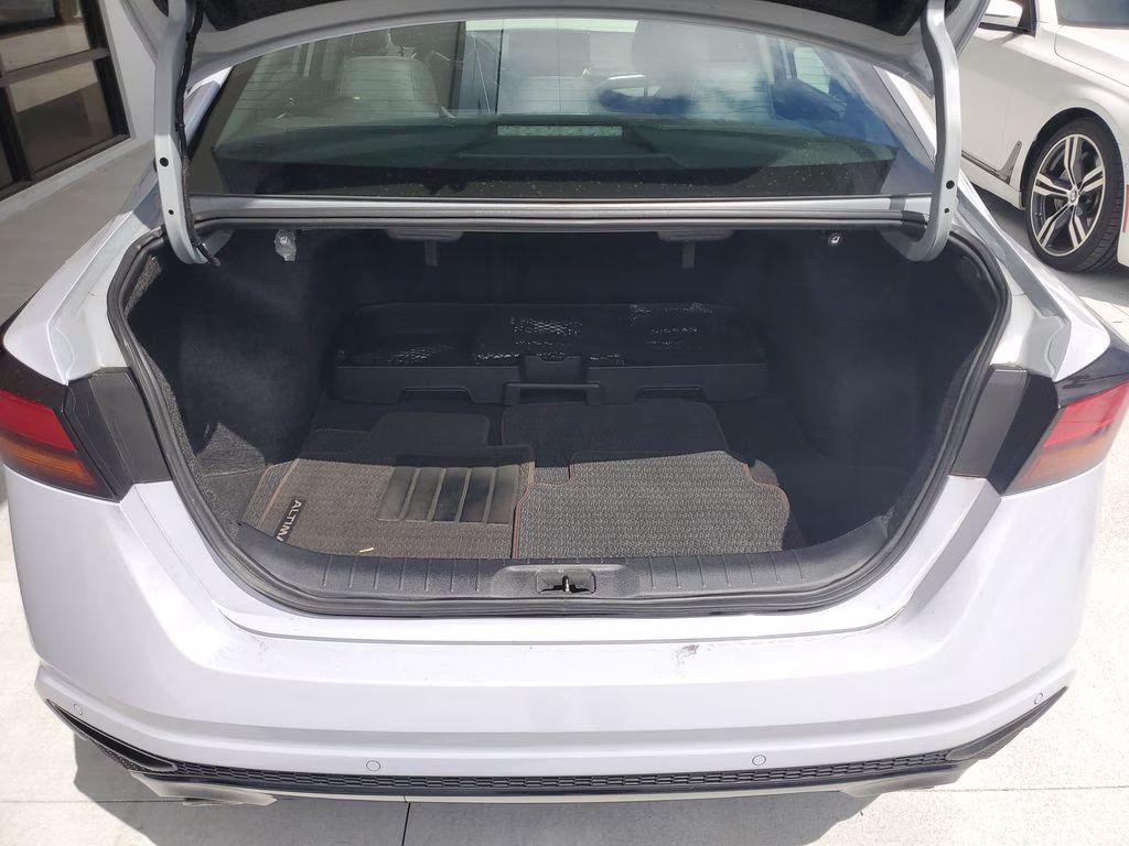 2024 Gray Sky Pearl Nissan Altima 2.5 SR FWD Sedan