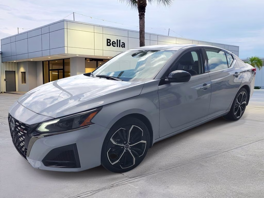 2024 Gray Sky Pearl Nissan Altima 2.5 SR FWD Sedan