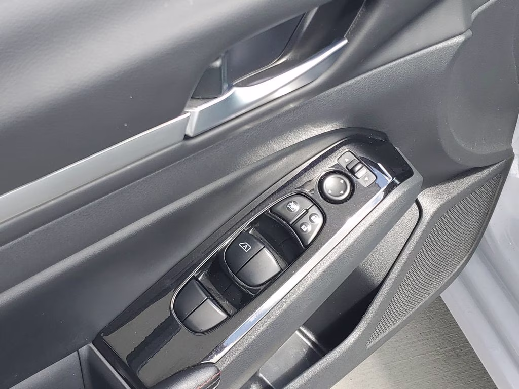 2024 Gray Sky Pearl Nissan Altima 2.5 SR FWD Sedan