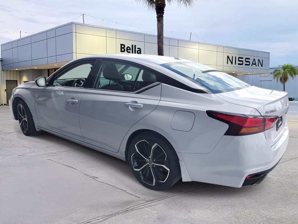 2024 Gray Sky Pearl Nissan Altima 2.5 SR FWD Sedan