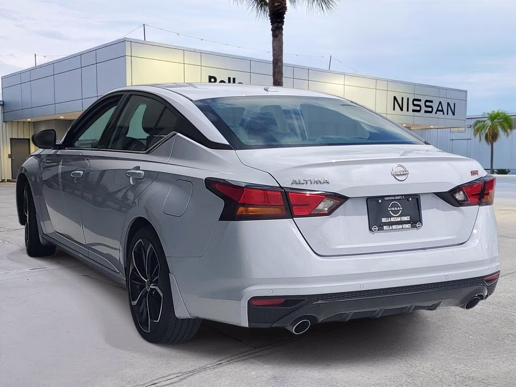 2024 Gray Sky Pearl Nissan Altima 2.5 SR FWD Sedan