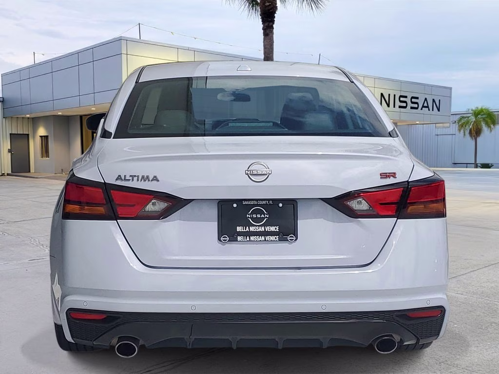 2024 Gray Sky Pearl Nissan Altima 2.5 SR FWD Sedan