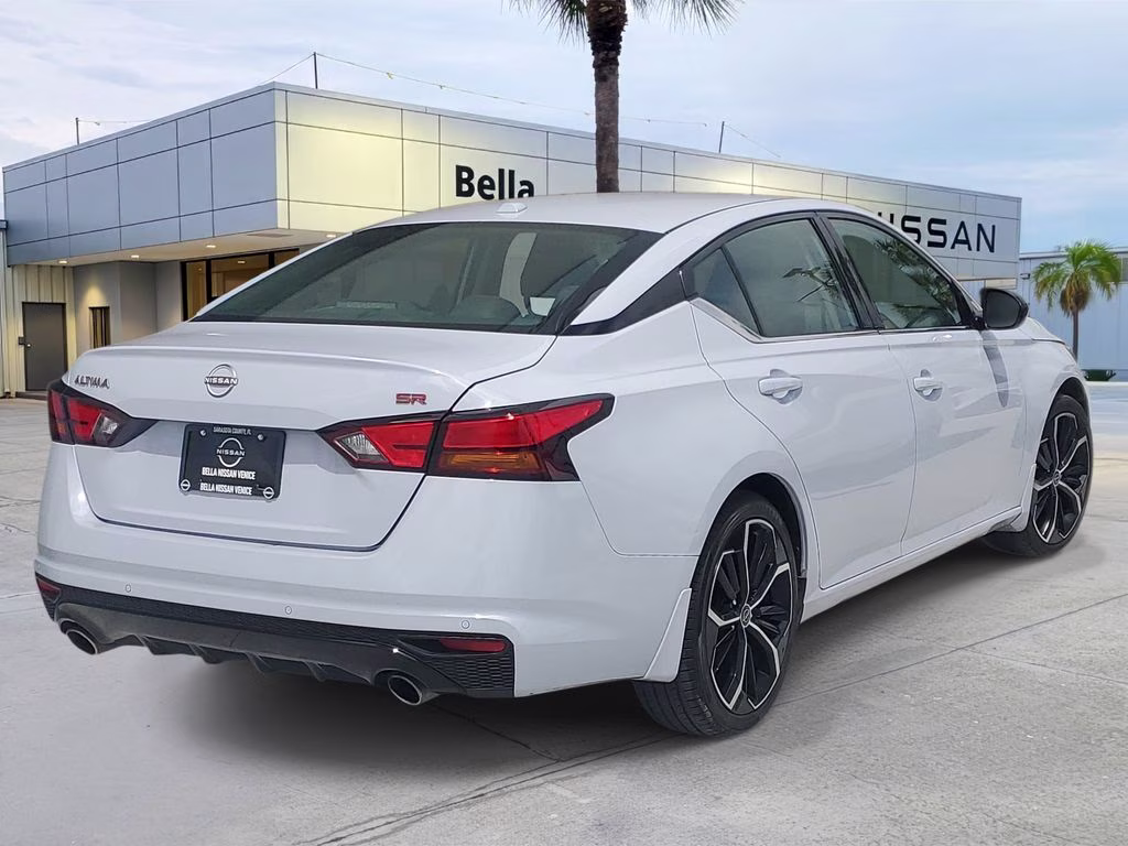 2024 Gray Sky Pearl Nissan Altima 2.5 SR FWD Sedan