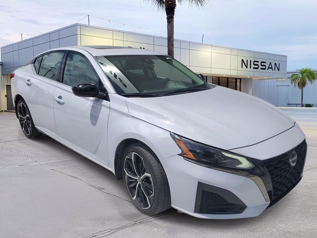 2024 Gray Sky Pearl Nissan Altima 2.5 SR FWD Sedan
