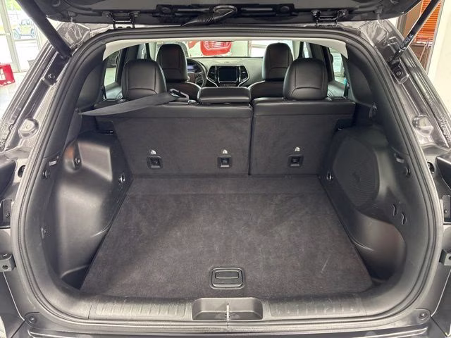 2019 Granite Crystal Metallic Clearcoat Jeep Cherokee Limited 4X4 SUV