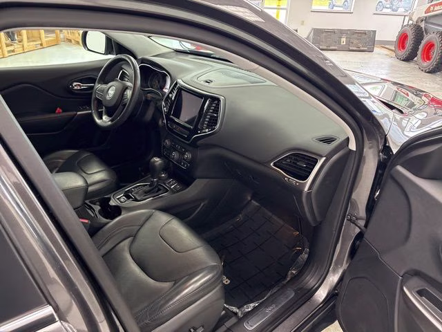 2019 Granite Crystal Metallic Clearcoat Jeep Cherokee Limited 4X4 SUV