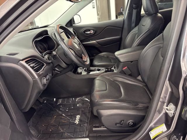 2019 Granite Crystal Metallic Clearcoat Jeep Cherokee Limited 4X4 SUV