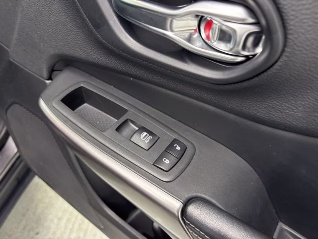 2019 Granite Crystal Metallic Clearcoat Jeep Cherokee Limited 4X4 SUV
