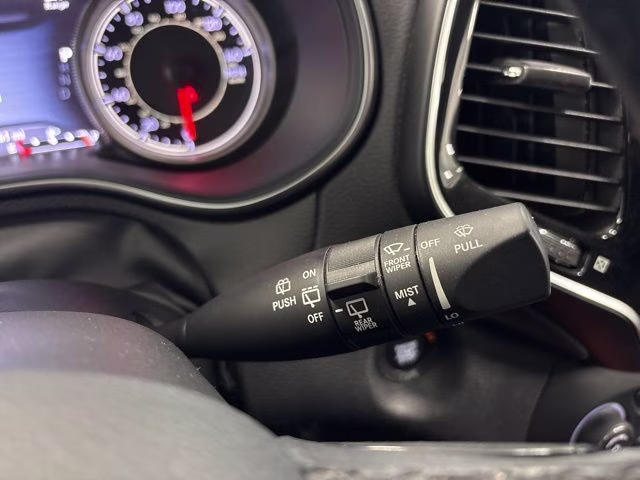 2019 Granite Crystal Metallic Clearcoat Jeep Cherokee Limited 4X4 SUV