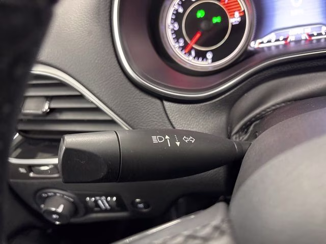 2019 Granite Crystal Metallic Clearcoat Jeep Cherokee Limited 4X4 SUV