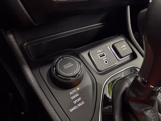 2019 Granite Crystal Metallic Clearcoat Jeep Cherokee Limited 4X4 SUV