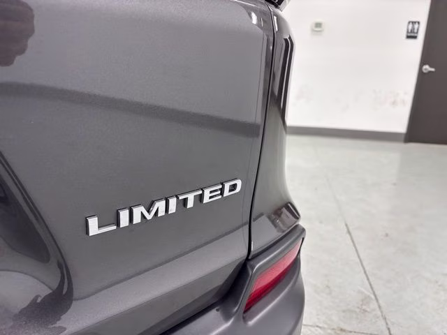 2019 Granite Crystal Metallic Clearcoat Jeep Cherokee Limited 4X4 SUV