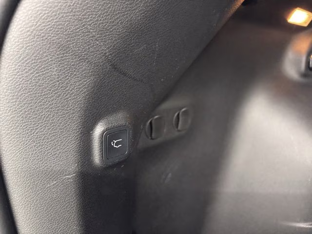 2019 Granite Crystal Metallic Clearcoat Jeep Cherokee Limited 4X4 SUV