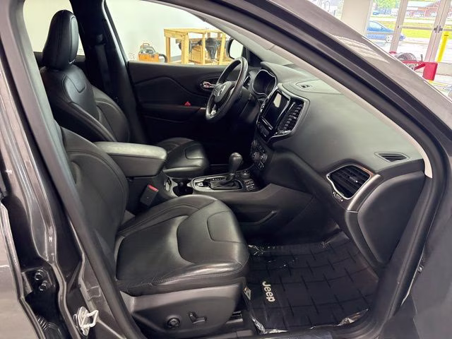 2019 Granite Crystal Metallic Clearcoat Jeep Cherokee Limited 4X4 SUV