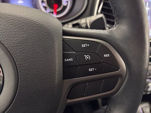 2019 Granite Crystal Metallic Clearcoat Jeep Cherokee Limited 4X4 SUV