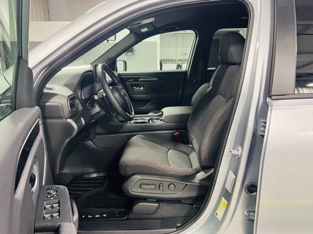 2026 Solar Silver Metallic Honda Pilot Sport FWD SUV
