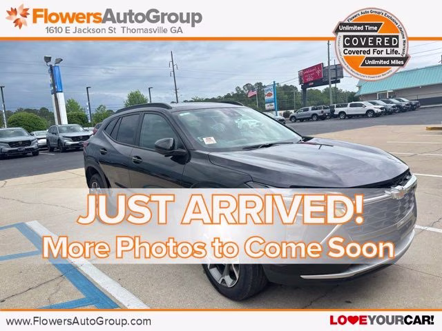 2025 Mosaic Black Metallic Chevrolet Trax LT FWD SUV