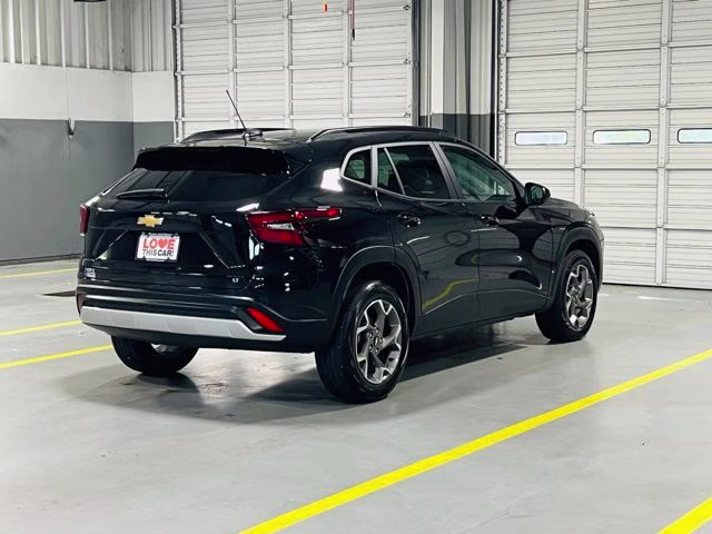 2025 Mosaic Black Metallic Chevrolet Trax LT FWD SUV